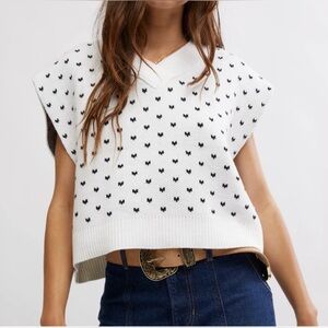 Free People Easy Street Heart Pattern V Neck Cropped Knit Sweater Vest White M